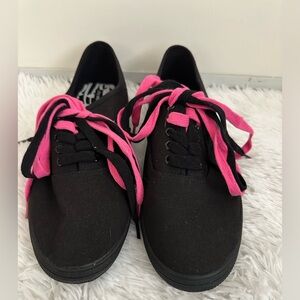 NWOT-Black Canvas Sneakers w/Black and Pink Laces Sz 9.5